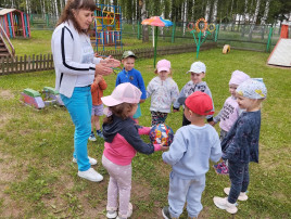 «День дарения подарков». «День дарения подарков».